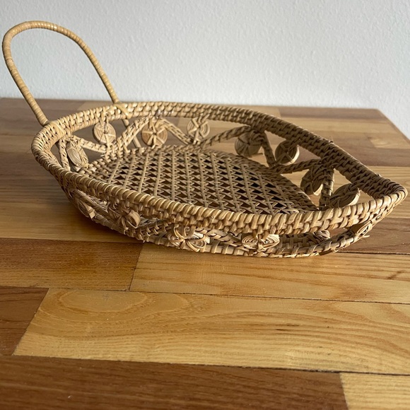 Vintage tear drop decorative basket with handle - Picture 2 of 6